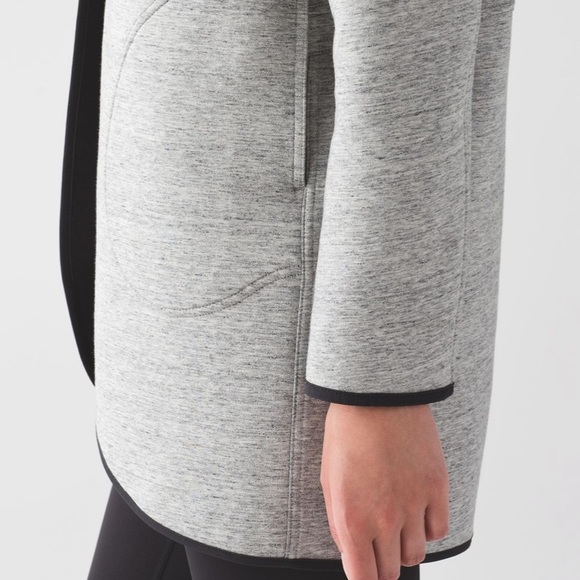 Lululemon City Bound Wrap!! Barely Worn! - Picture 8 of 10